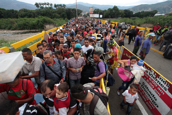 Venezuelan citizens crossing bridge to Colombia